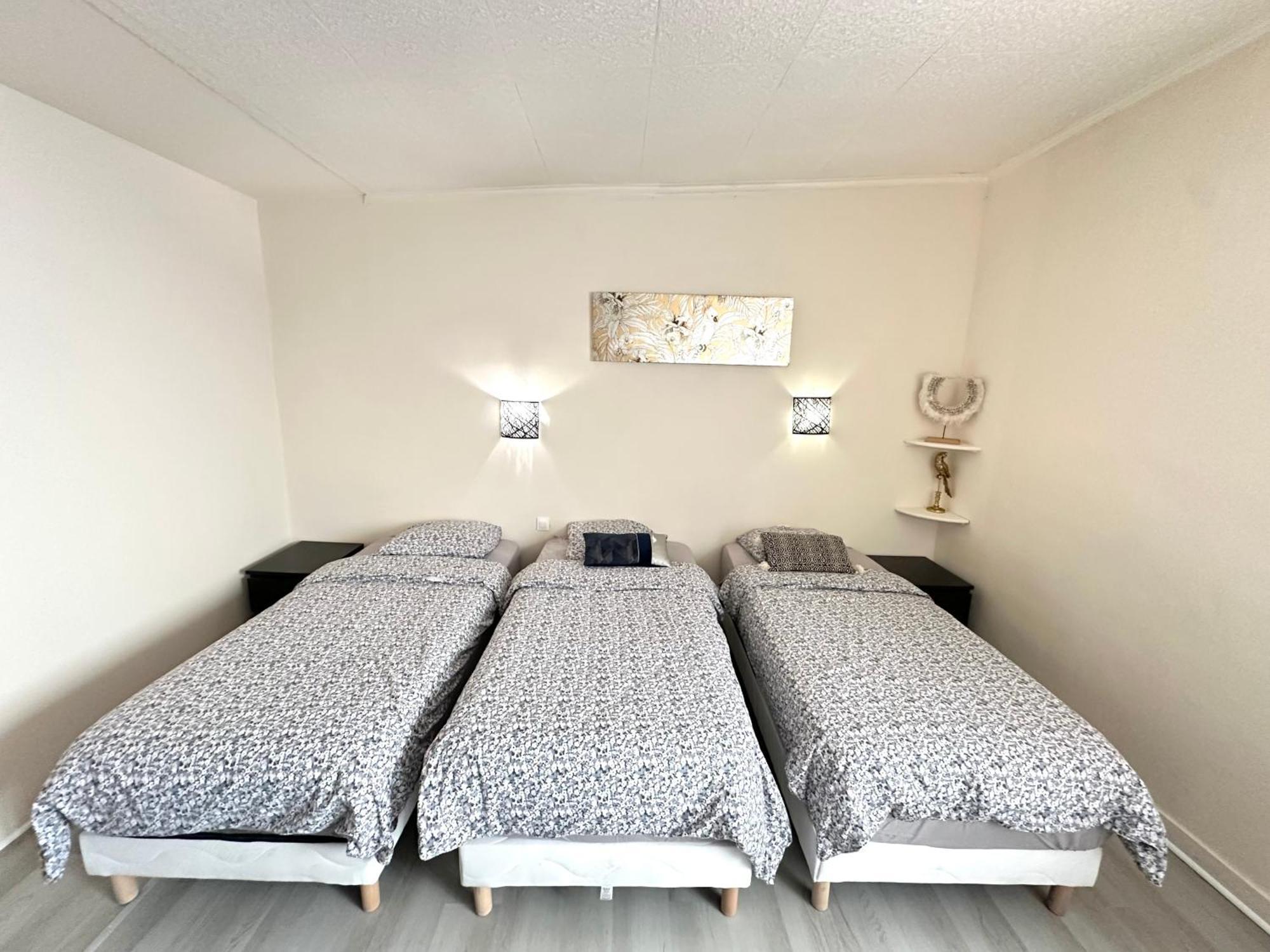 La Maison Est Situee En Face De La Gare Bondy Ngoại thất bức ảnh